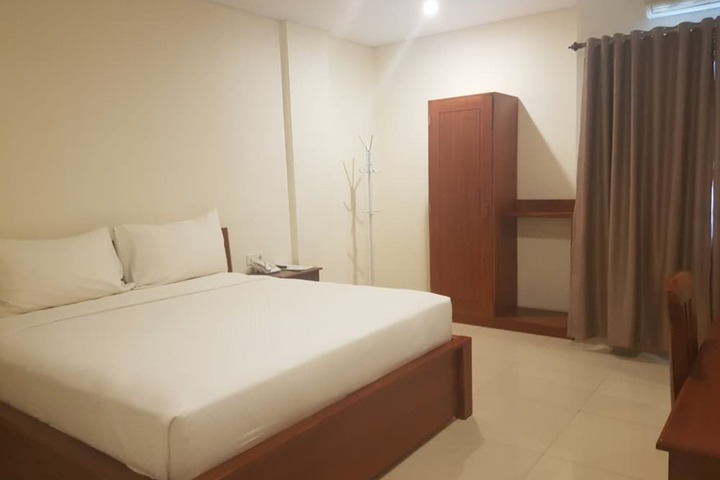 Room 5 of 15