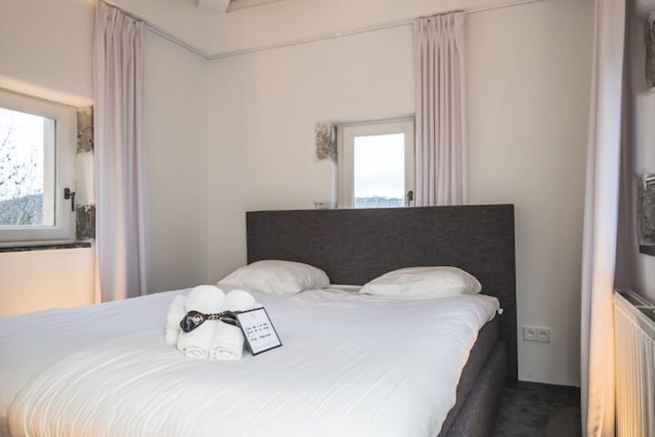 Room 19 of 214