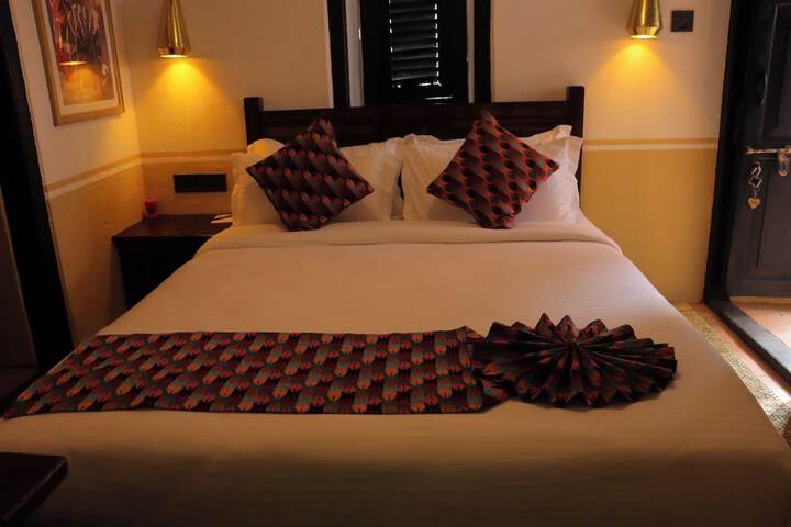 Room 2 of 28