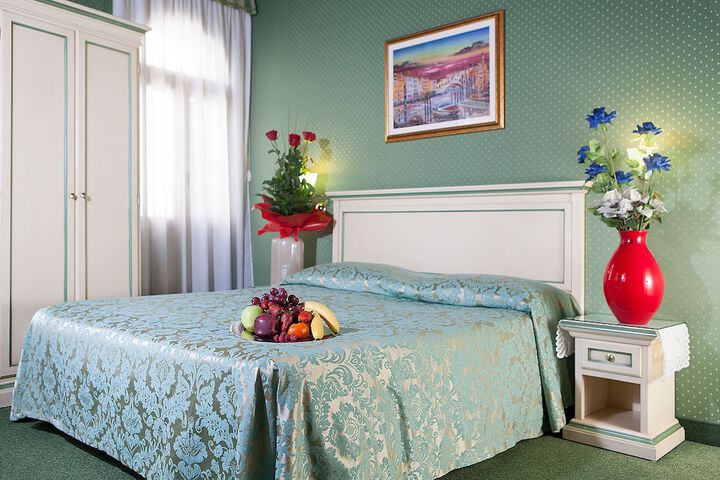 Room 21 of 96