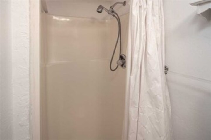 Room 7 of 33