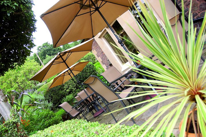 Hotel Exterior 33 of 34