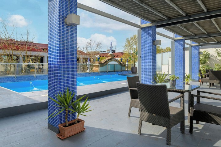 Pool Hotel