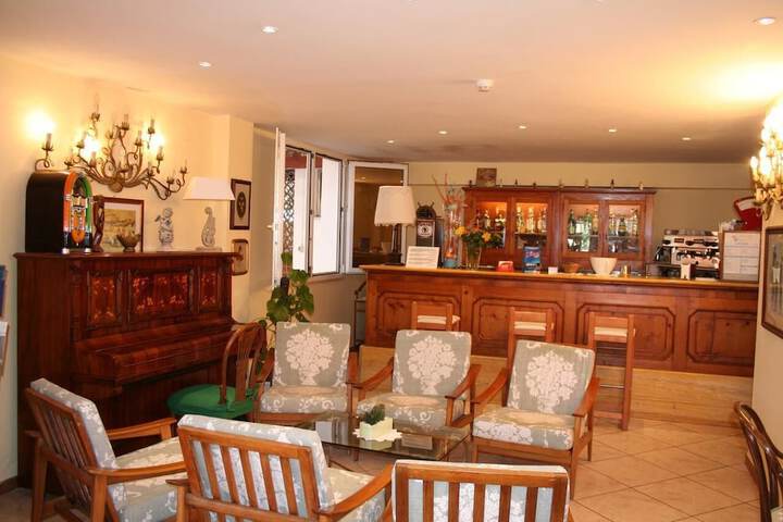Lounge 14 of 22