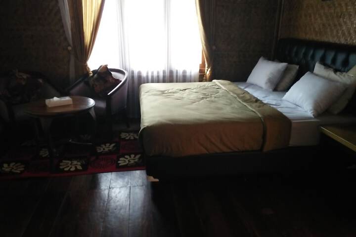 Room 32 of 184
