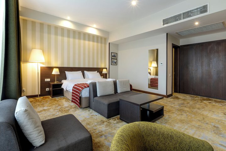 Room 43 of 82