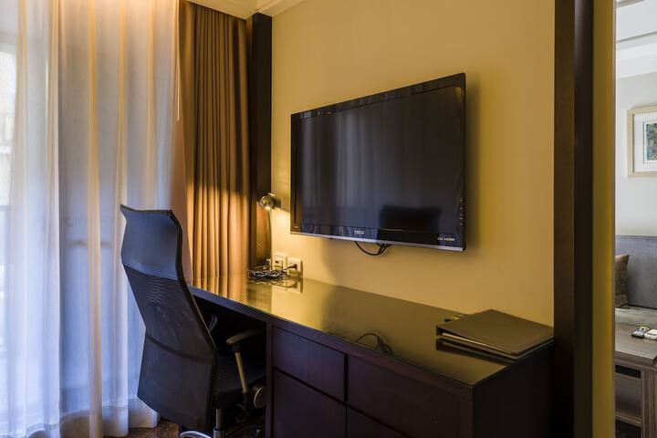 Room 21 of 38