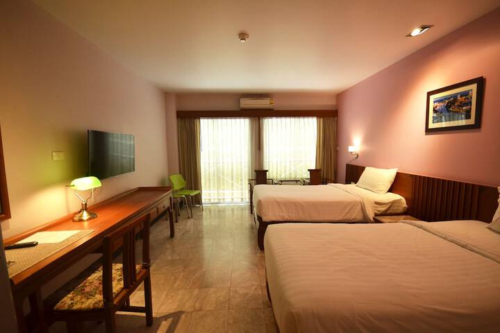Room 10 of 35