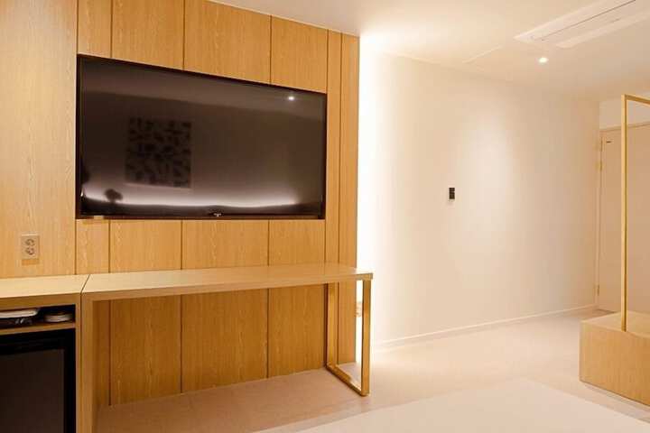Room 19 of 74