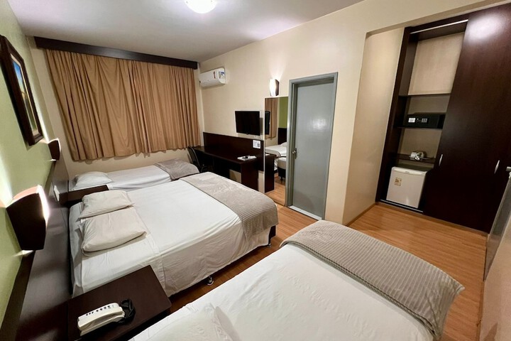 Room 10 of 34