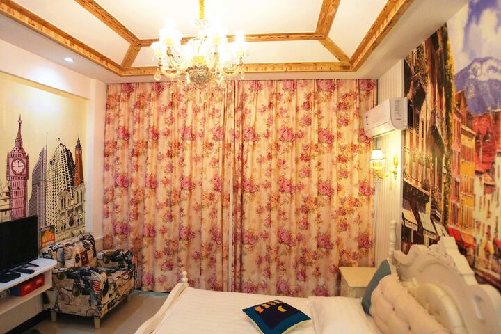 Room 12 of 24