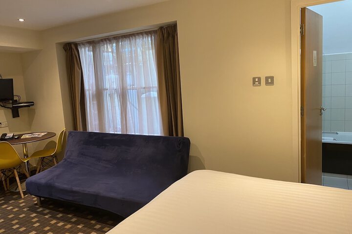 Room 47 of 147