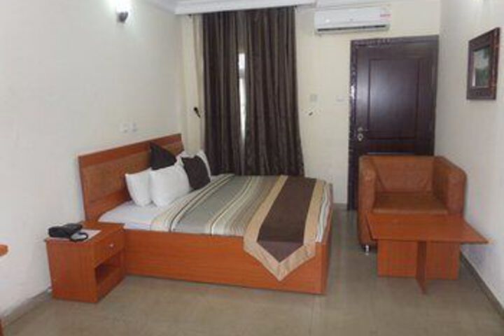 Room 12 of 43