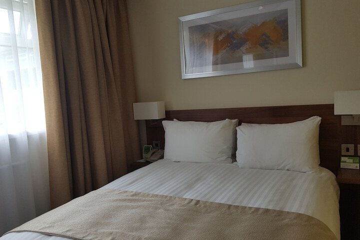 Room 5 of 109