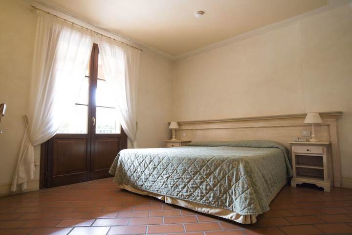 Room 9 of 43