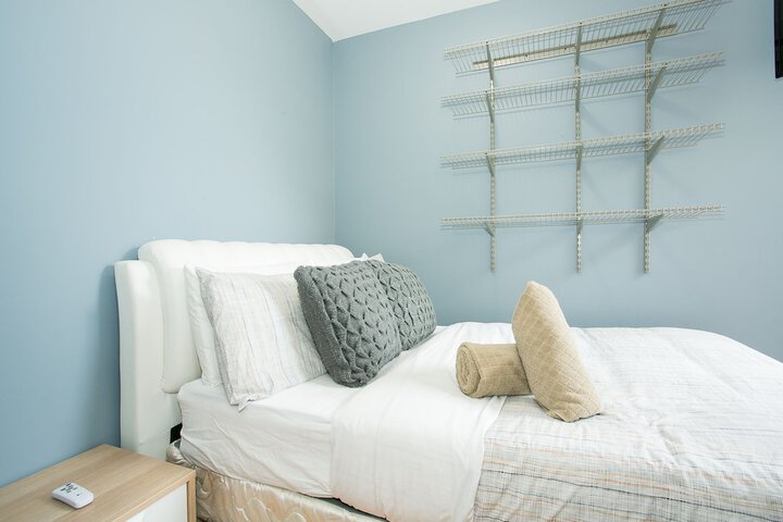 Room 25 of 103