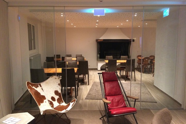 Lounge 36 of 55