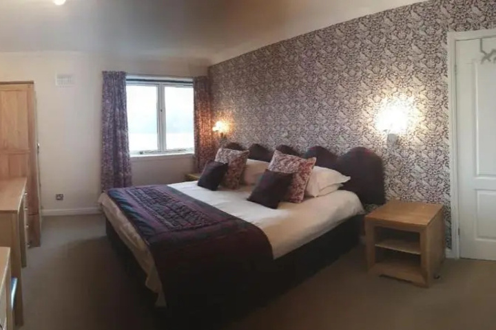 Room 4 of 13