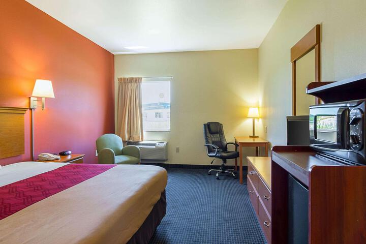 1 King Bed (3 of 10)