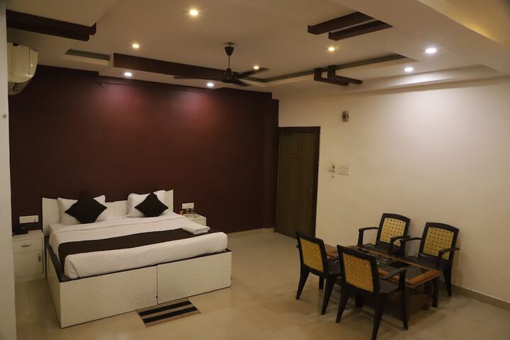 Room 32 of 40