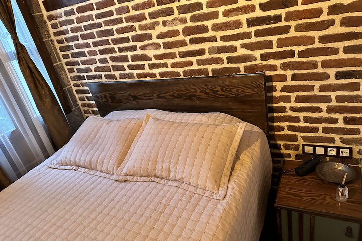 Room 7 of 33