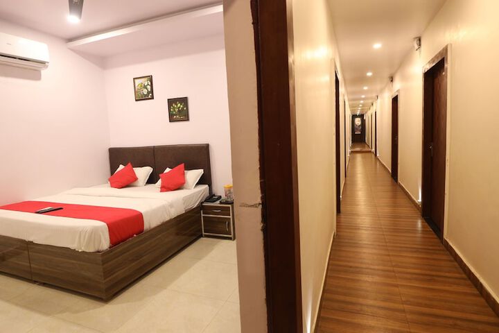 Room 5 of 32