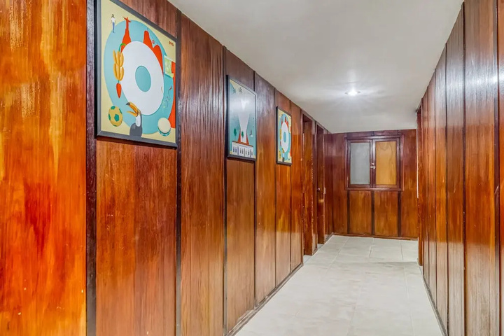 Room 13 of 20