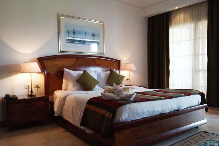 Room 14 of 37