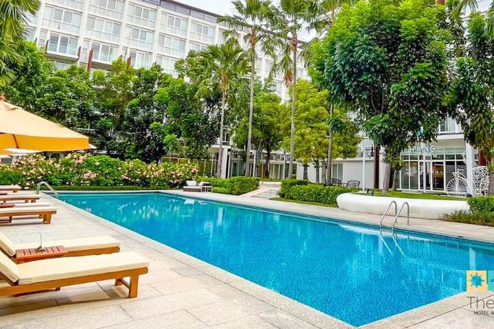Hotel with Pool