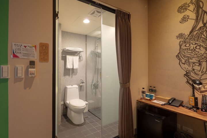 Room 77 of 108