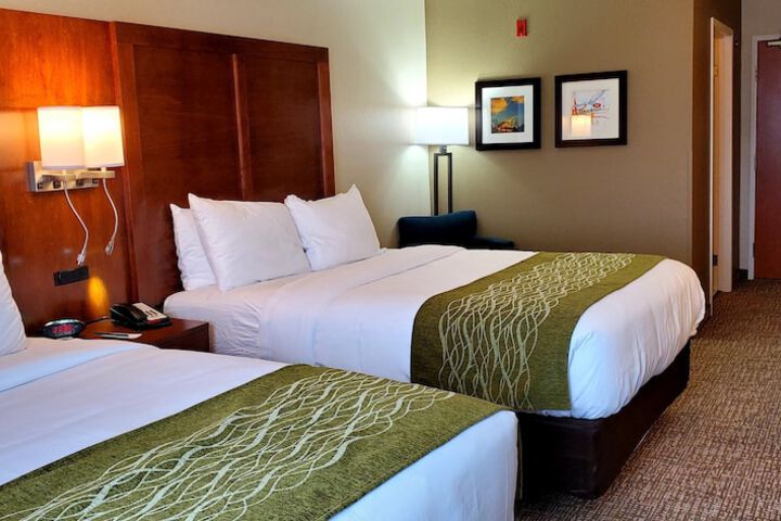 2 Queen Beds (8 of 9)