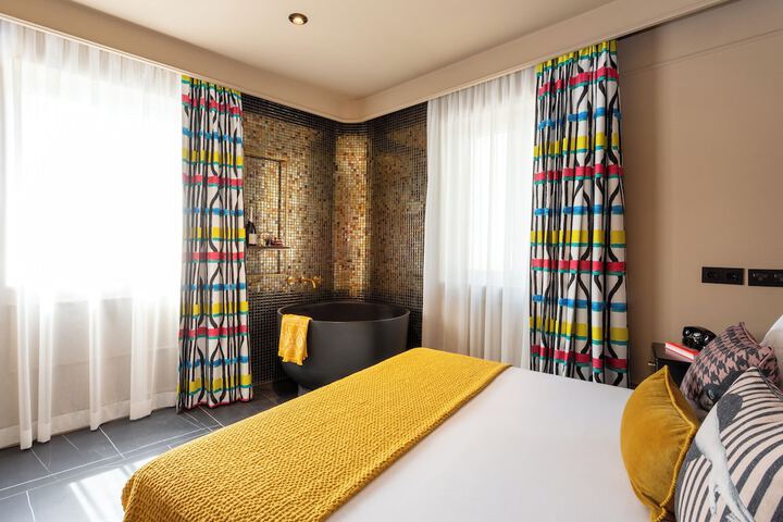 Room 32 of 141