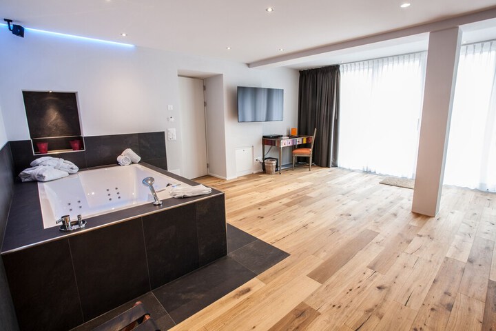 Room 13 of 43