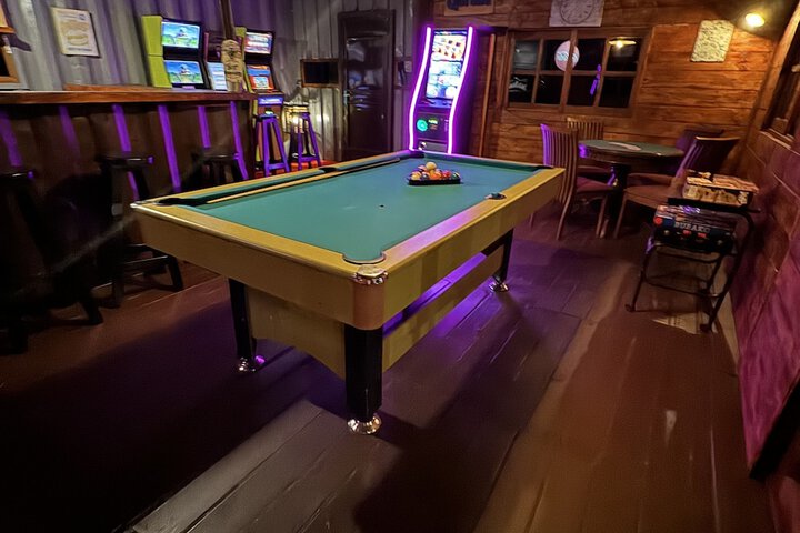 Lounge 76 of 102