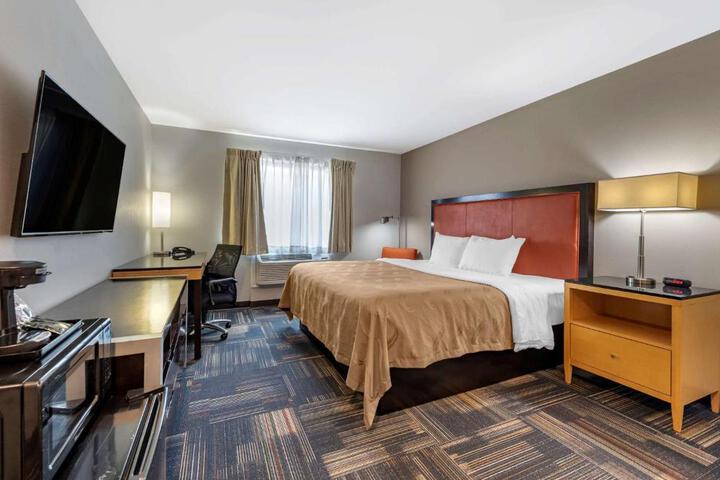 1 King Bed (7 of 15)