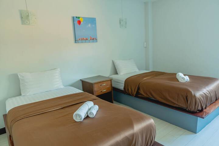Room 5 of 135
