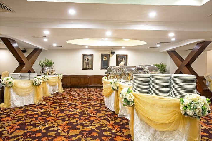 Ballroom/Hall 233 of 258