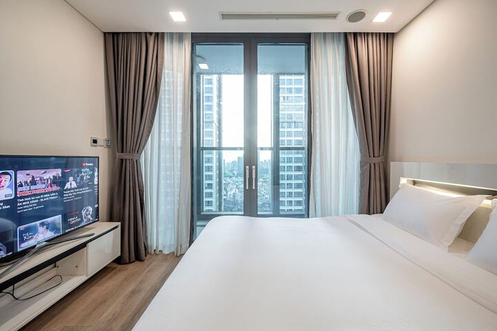 Room 3 of 243