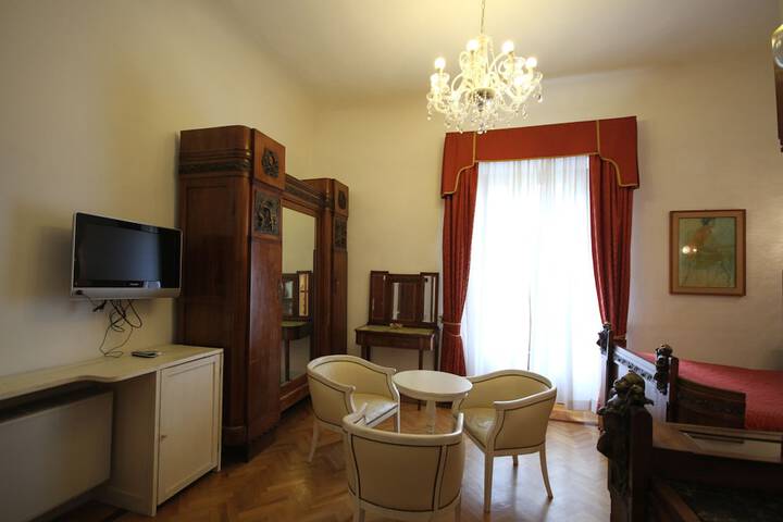 Room 6 of 31
