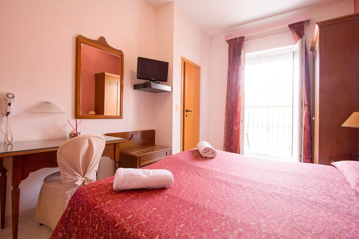 Room 16 of 60