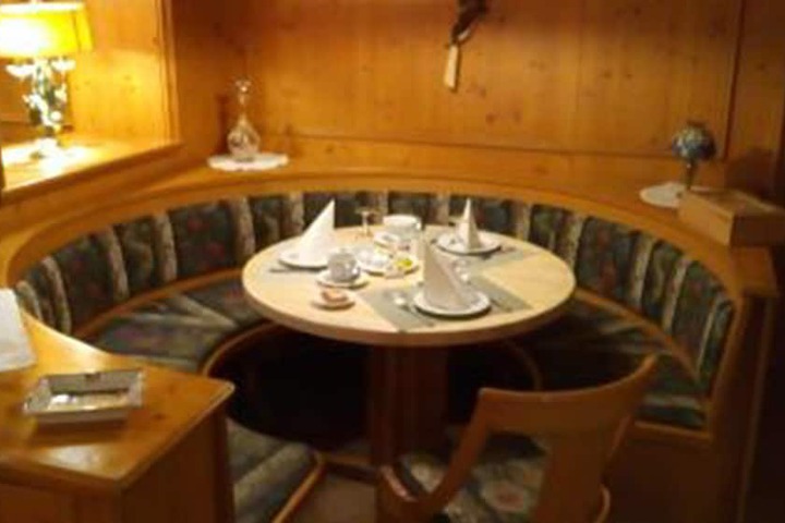 Dining 12 of 17
