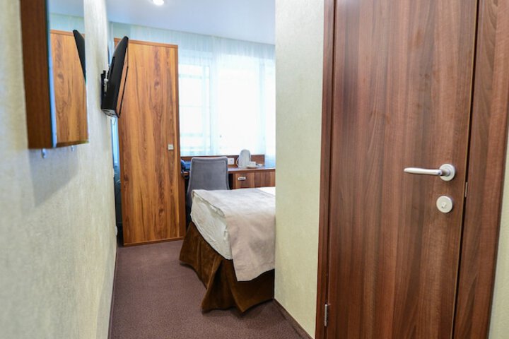 Room 18 of 50