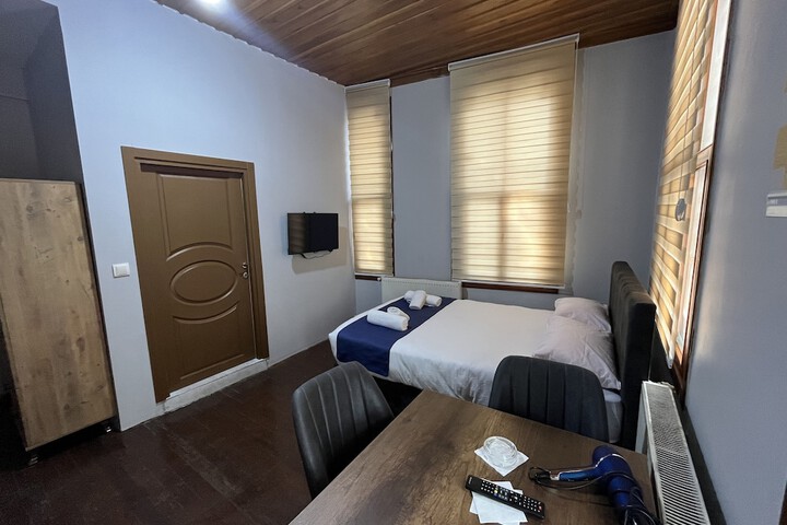 Room 4 of 13