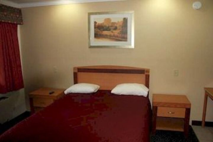 Room 5 of 17