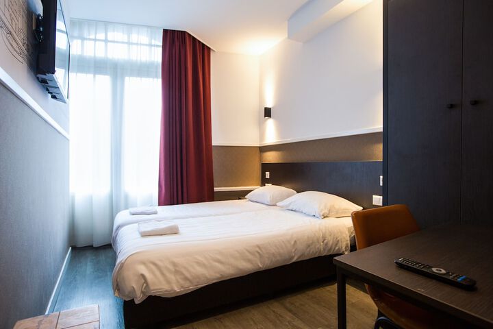 Room 8 of 37