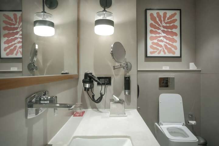 Room 53 of 81