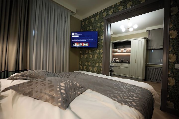 Room 8 of 32