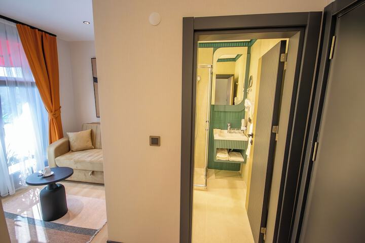 Room 15 of 106