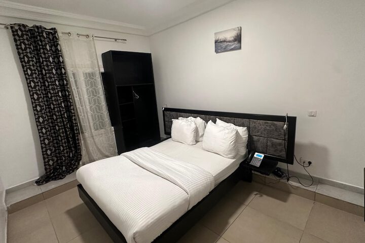 Room 6 of 56