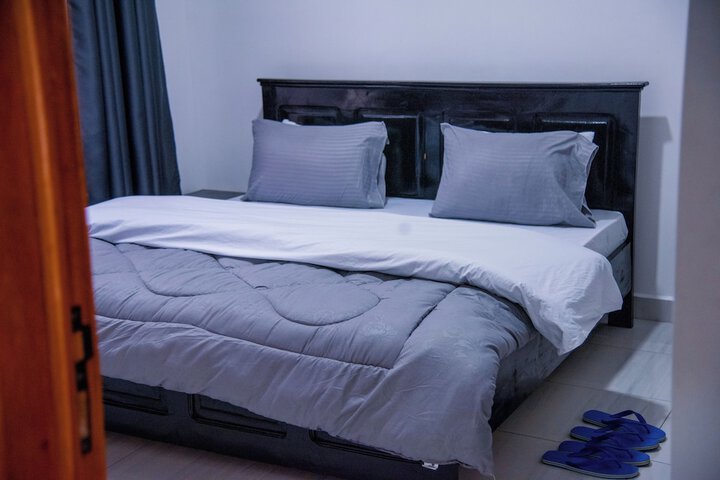 Room 7 of 18